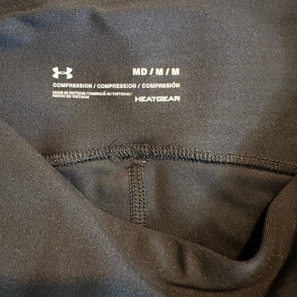 Under Armour Leggings Black Crop Compression Heat -Gear Leggings Size M - Picture 3 of 7